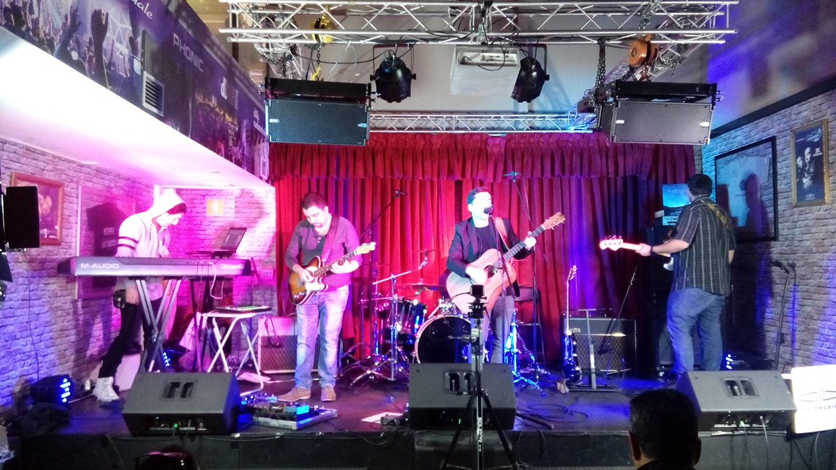 Excelente presentación de <a href="/moorfinaoficial/">M O O R F I N A</a> en <a href="/audiomusica/">Audiomusica</a>. 
Muy buena onda por parte de la banda... Para otra ocasión la invitación.