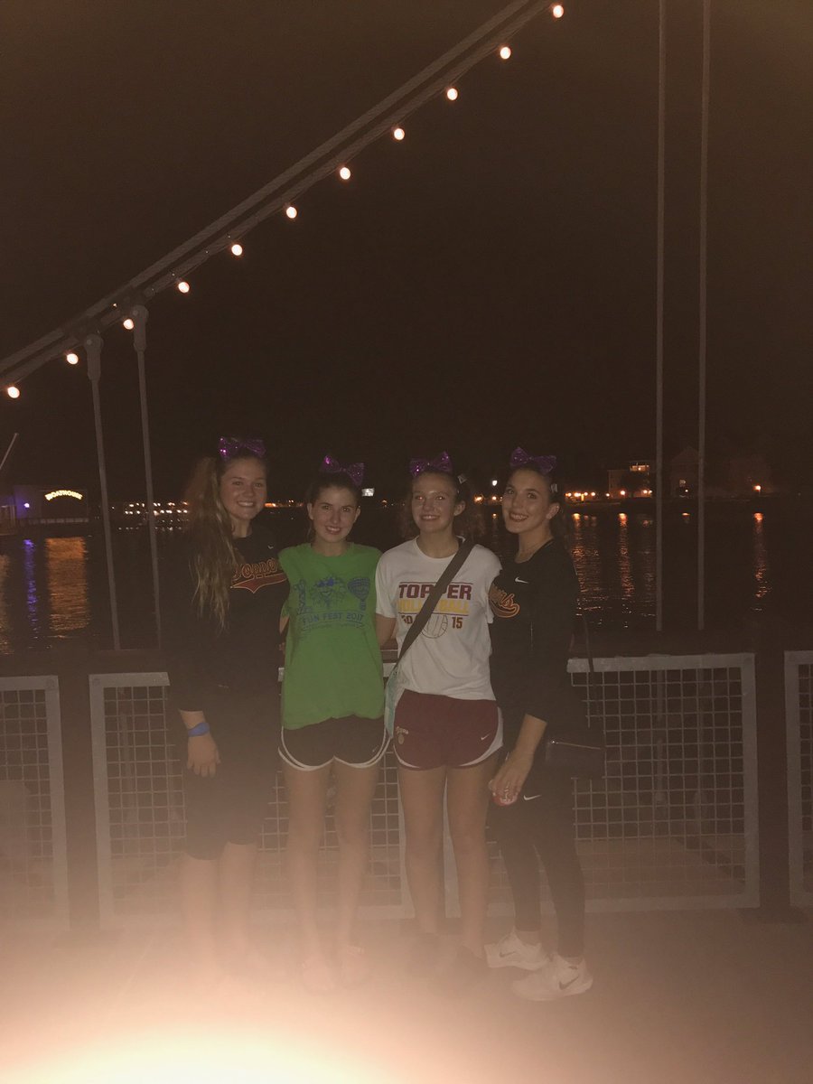 TOPPER_VB's tweet photo. Volleyball in Disney!!!!!  🎩🏐💪#toppervb https://t.co/tNh3ebxMY5