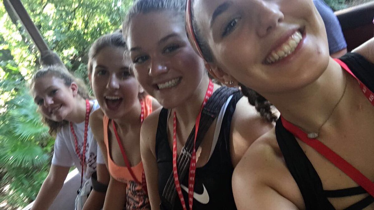 TOPPER_VB's tweet photo. Volleyball in Disney!!!!!  🎩🏐💪#toppervb https://t.co/tNh3ebxMY5