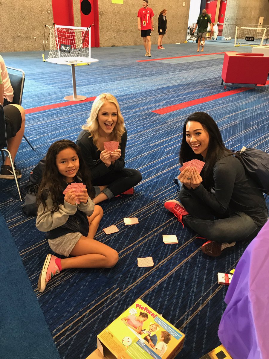 TexansCheer's tweet photo. Check Out our #TexansHelpingTexans Photo Gallery!📸❤️📸
PICS➡️https://t.co/BSAMMSmozT
#BabesOnParade🙏🏼🙏🏽🙏🏻🙏🏾  
#HoUStonStrong

@HTC_Speaker🔊 https://t.co/wNi1ut4snA