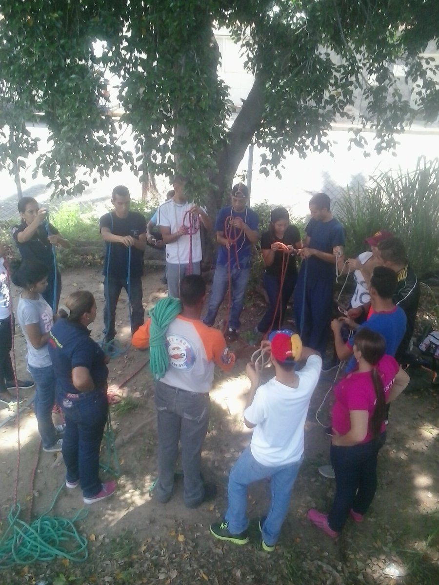 Forestales_13's tweet photo. .@Forestales_13 Practica de #Rapell con la Brigada de Emergencia Industrial de la Empresa UNCAVI .@VGRPC .@pcmbi https://t.co/msEmgJHYrn