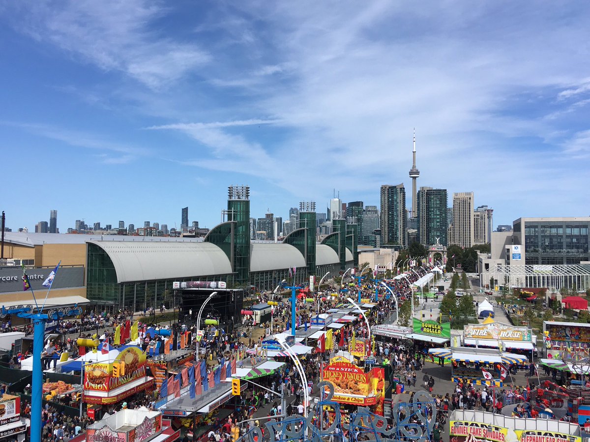 joannalh's tweet photo. Last bits of summer. #CNE2017 #classicTO @LetsGoToTheEx https://t.co/oR3XkJIISq