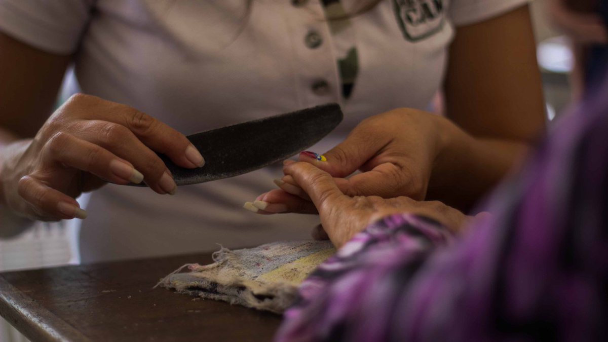 ElEvangelioC's tweet photo. Ayudamos y servimos al que lo necesite con la convicción de que mostramos a Jesús en cada servicio que damos #PorTiVenezuela https://t.co/AuZQu0xABH