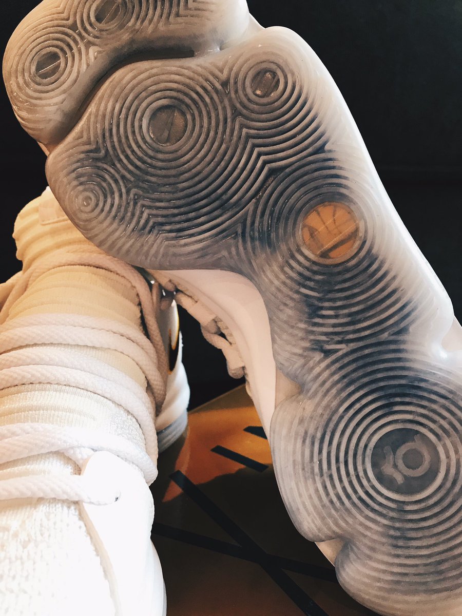 brkicks's tweet photo. The Nike KD 10 "Numbers" with the @NBA and @Warriors logos. 👀

📸 @JuliePhayer https://t.co/WVfYwJTg25
