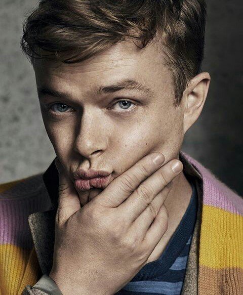 rpg_wick's tweet photo. Allen Caulfield 
- Galway, Irlande 
- 23 ans 
- Metamorphe 
- lunatique et joueur 
- préférence pour le dm
@AllenClfld https://t.co/MYdCtiM25r
