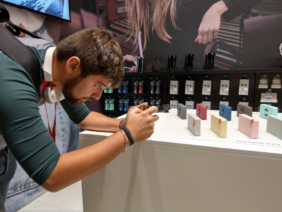 Hoy hemos estado con nuestro nuevo cliente <a href="/freshnrebel/">Fresh 'n Rebel</a> presentando a los medios su nuevo Rockbox Slice en #IFA2017 😊 Gracias por venir!