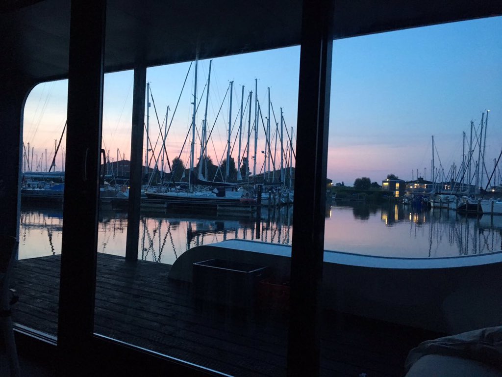 de_jachthaven's tweet photo. Als je zo de dag wil beginnen, boek dan een overnachting in een @TinyFloats in @de_jachthaven van  Andijk!#tinyone https://t.co/ZJBu4UV2du