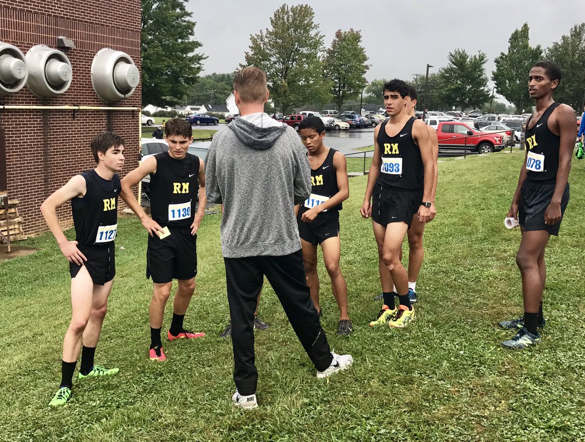 arrel_olano's tweet photo. XC Varsity boys with coach Rogers after their winning run at Interstate Classic @RMHS_Principal @RMRockets_AD https://t.co/LdsCvrZ1Ne