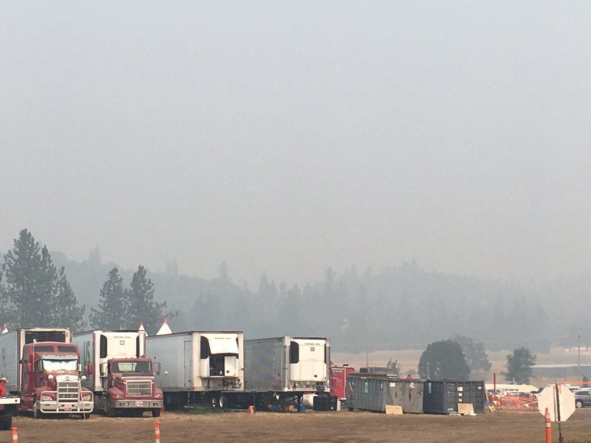 KimCastroWX's tweet photo. Excessive smoke near the #MillerComplexFire grounding air resources and making residents blind to the π₯'s proximity. Details on @KTVL at 6. https://t.co/iJ4WVR8sZz