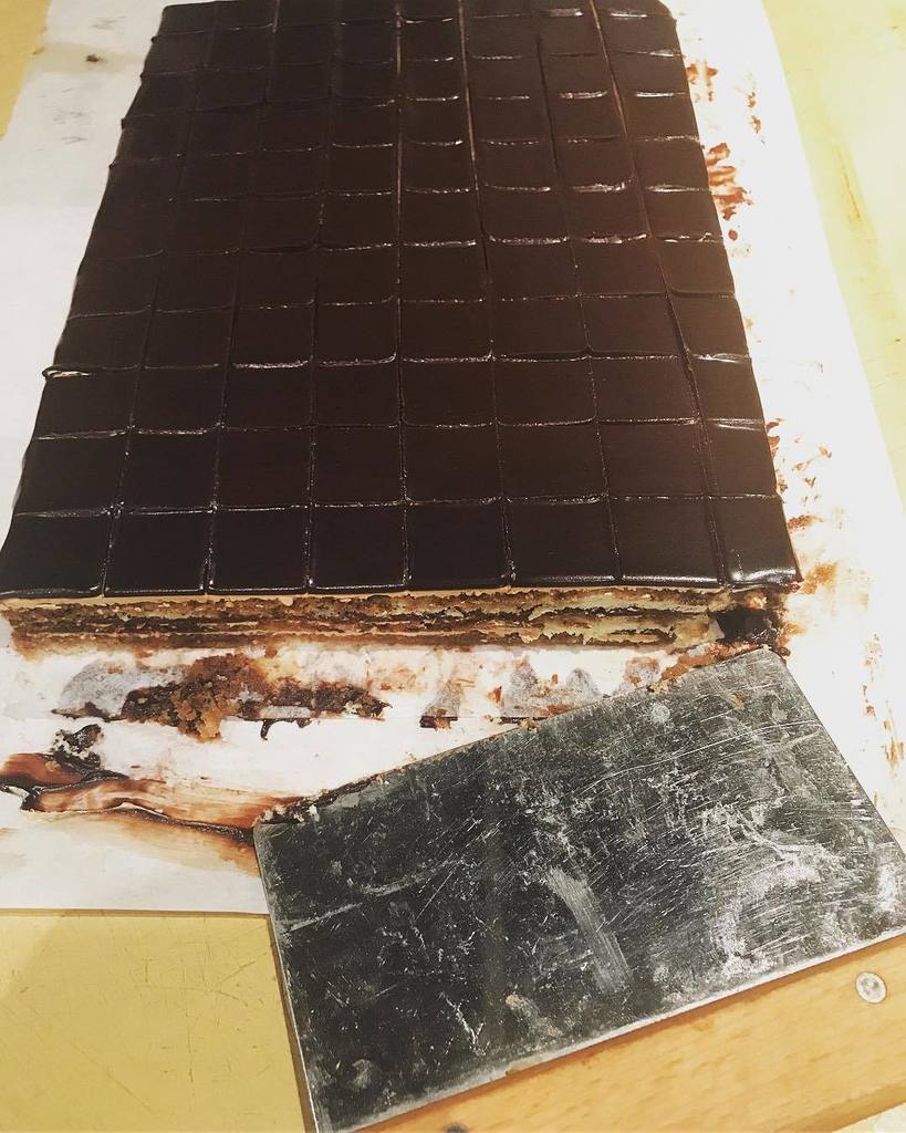 vetricucinaphl's tweet photo. A cake to sing about #operacake
#vetricucina #ninelayers #espressosoakedcake #chocolateganache #buttercream #this… https://t.co/VdGfHtoQ3R https://t.co/9lddxfgXrR
