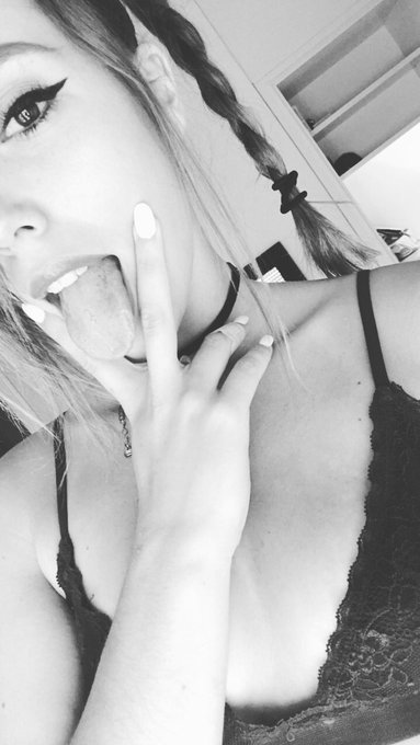 Amores que tal est&aacute;n ? Me extra&ntilde;aron? 😳🙈 https://t.co/RfvPkRjbkO<a href="/tag/mvsales"class="tags"><span>#mvsales</span></a>