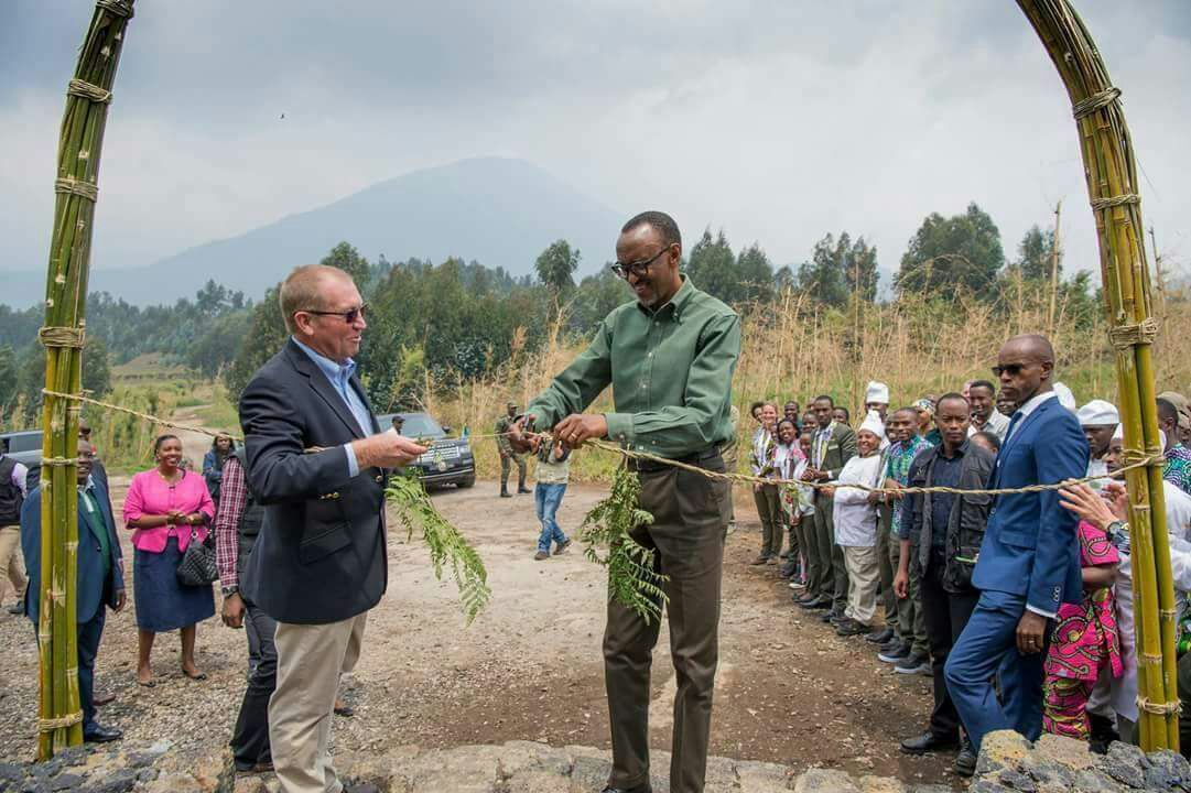 KatakouFovi's tweet photo. Quand @PaulKagame lance le concept hôtel écologique, @FEGnassingbe lance lui le #CompteurAZero . #TogoDebout , #TogoEnMarche @GilbertBAWARA https://t.co/dEeCwhW1Rf