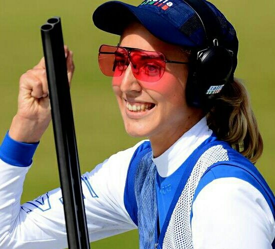 poliziadistato's tweet photo. La campionessa delle #Fiammeoro #JessicaRossi vince la medaglia d’oro nel trap femminile ai Campionati del mondo di tiro a volo #Mosca2017 https://t.co/u86dVAwfBu