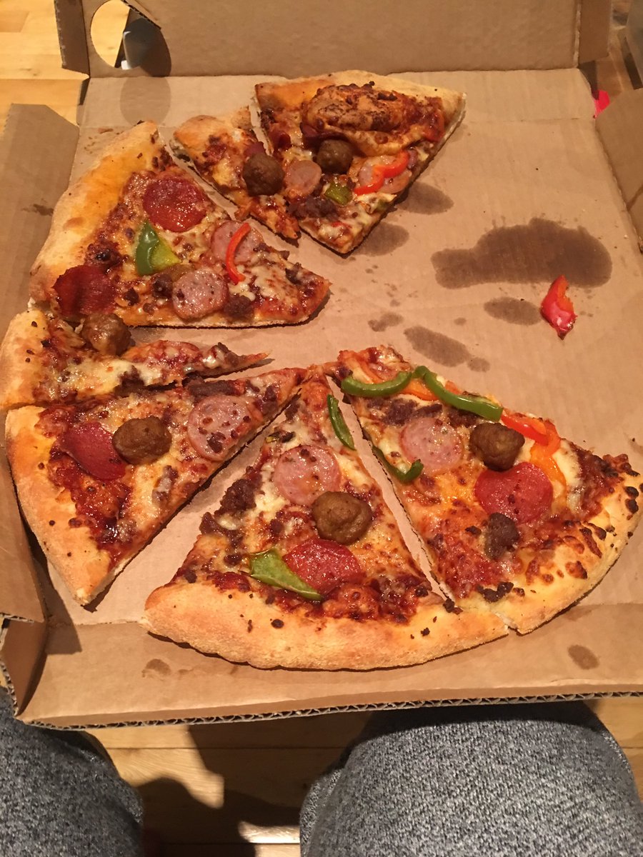 chelsiaasousaa's tweet image. @Dominos_UK  #ANDITSCOLD!
