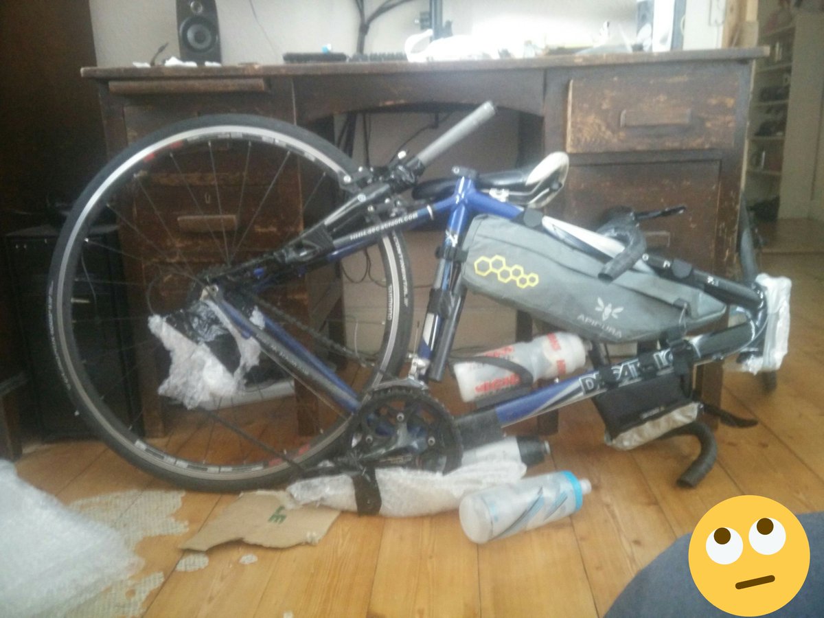 MalagApplecross's tweet photo. Coming back to #Malaga  is getting difficult: fork, saddle and handlebars dismounted. Definitively I should have cycled back! https://t.co/fBRXsiiQaC