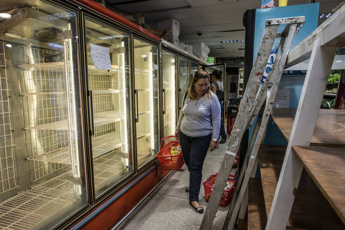 ElNacionalWeb's tweet photo. NYT: En Venezuela cocinan con leña mientras su moneda colapsa https://t.co/a7Zv6M5rM6  https://t.co/7C8ACwQhKw