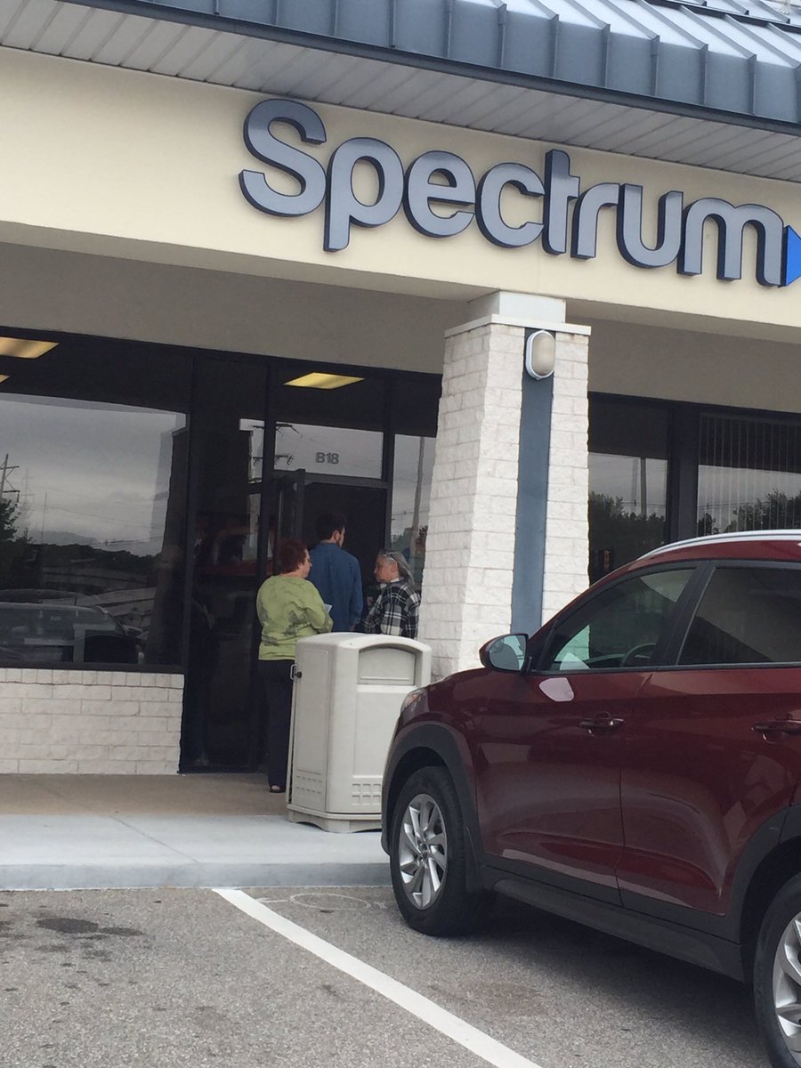 emosco64's tweet photo. @GetSpectrum FAIL. Two locations, lines out the door, 2 hour waits = angry customers. #hiremorepeople #slow https://t.co/JpXRnRY6Vw