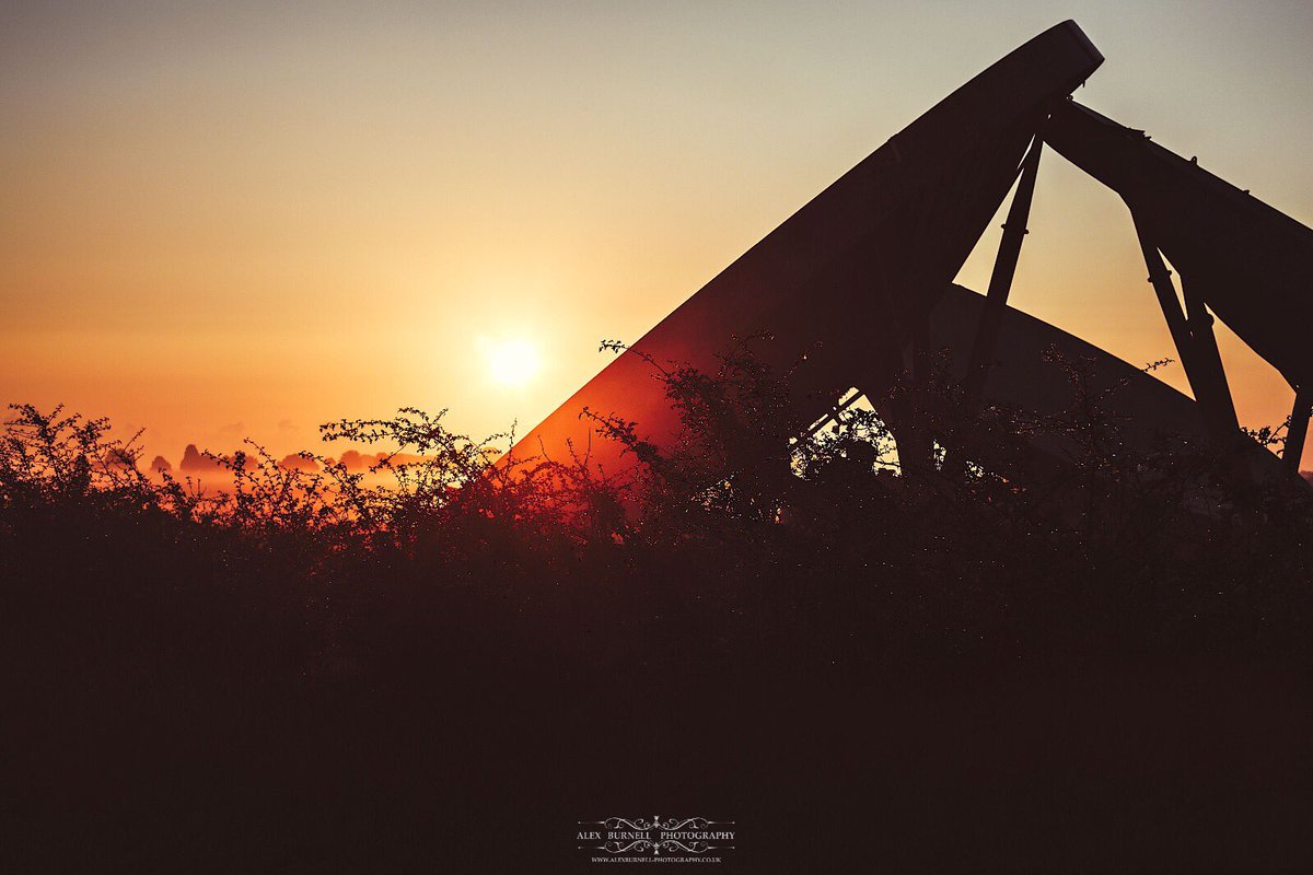 AlexMomentoMori's tweet photo. #abandoned #raf #stenigot #radar #dishes #sunrise https://t.co/NrPCIiqvAG