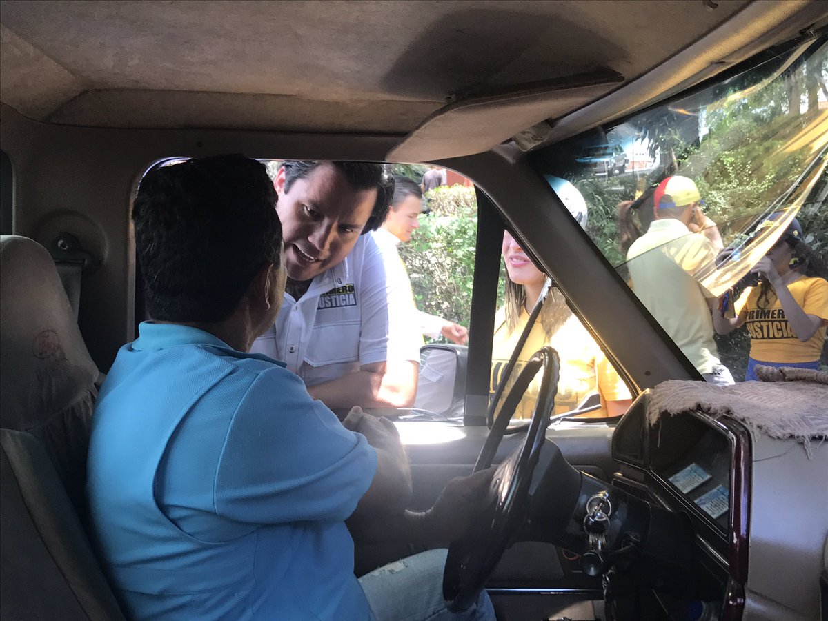CarlosPaparoni's tweet photo. Más que un candidato, los venezolanos elegirán este #10S a quien debe liderar la lucha en cada esto del país. #Lagunillas #Mérida https://t.co/f7Z4dfGYs4