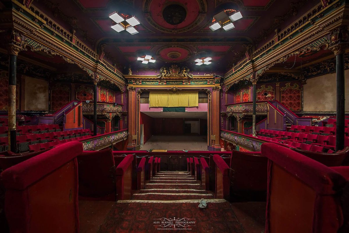 AlexMomentoMori's tweet photo. @TheatresTrust @heritageatrisk #hulme #hippodrome #abandoned #urbex https://t.co/rjuWSymLFU