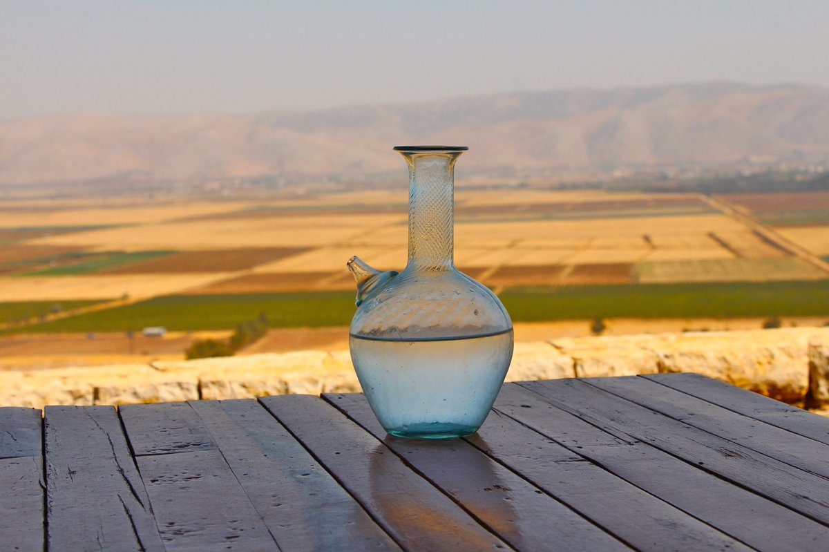 The water. And the land. Two elements, essential to the agriculture. #bekaa #bekaavalley #tawletammiq