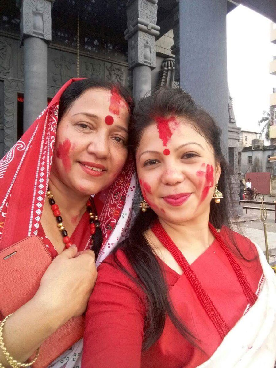 CutiePieReetu's tweet photo. @fbb_india @fbbonline #SaptamiWithfbb @138_das @ankit_singh0 @subhadeep0 Durga Pujo is special! So is Saptami! Here's my previous year pujo looks! https://t.co/y56WZyvpga