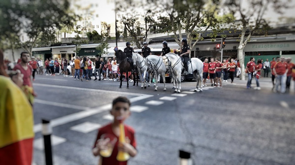 policia's tweet photo. ¡Lo tenemos todo listo! No te retrases, habrá varios controles para el acceso, respeta normas de seguridad...y a disfrutar.
#VamosEspaña💪🇪🇸 https://t.co/Cpev8Mm20S
