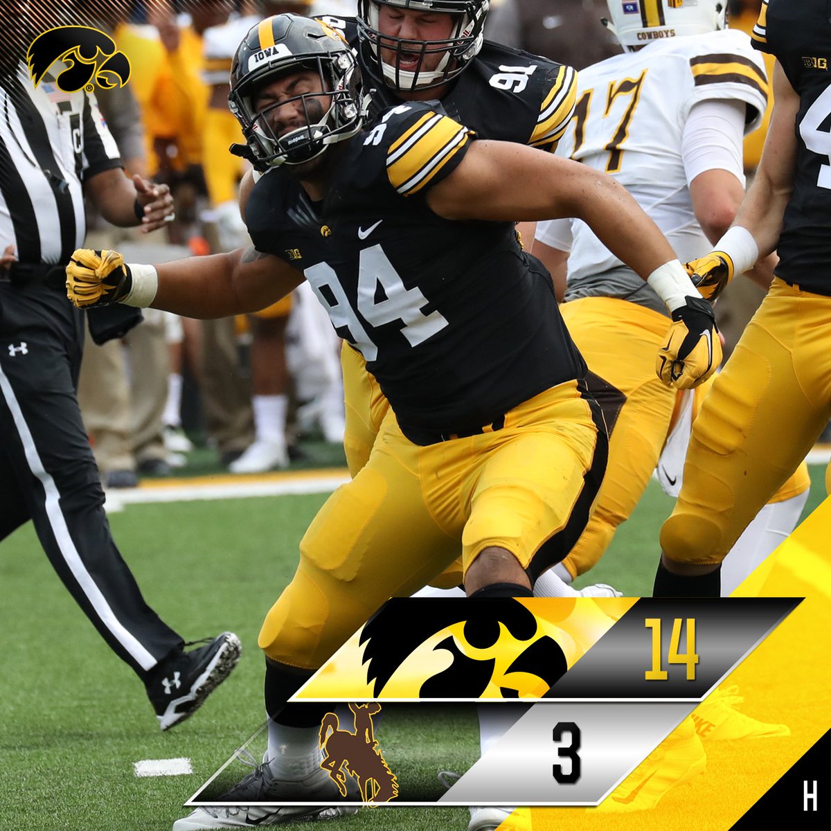 HawkeyeFootball's tweet photo. #Hawkeyes up 14-3 at the Half https://t.co/lUnXIvSCMm