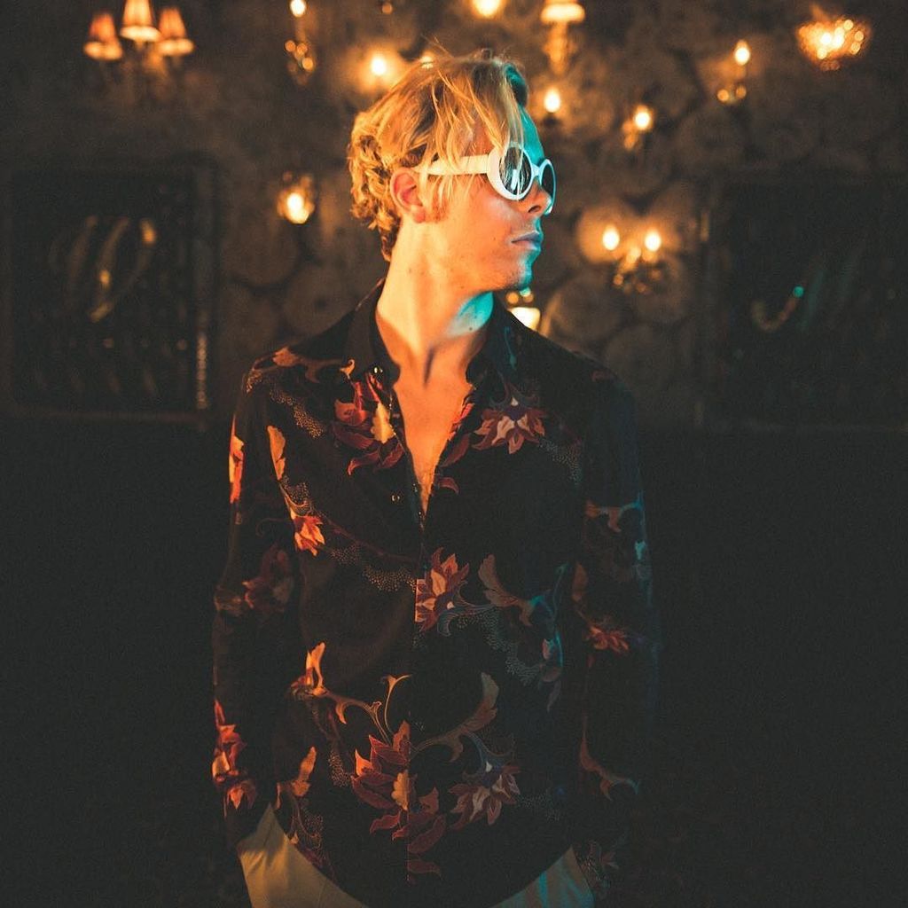 RikerLynch's tweet photo. 😏😈🤘🏻😎👻 next week perhaps? Or should I just say soon? https://t.co/LudIphtyHB