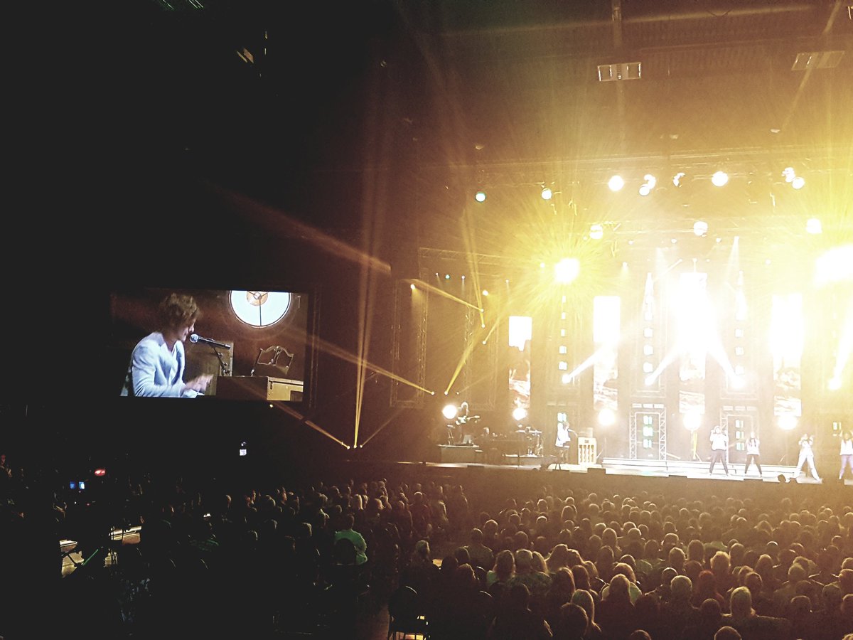 luanejvr's tweet photo. Soooooo lekker om vir @JoshuaNaDieReen op die Gospel Skouspel 2017 verhoog te sien! https://t.co/lDs59VW0Pv