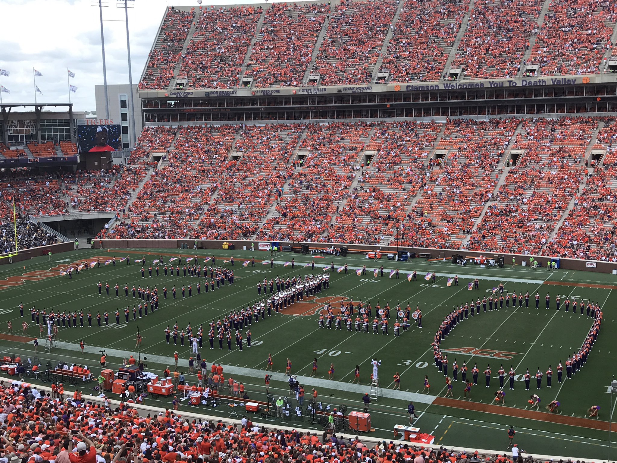 DIvGakBVoAED3GJ.jpg:large