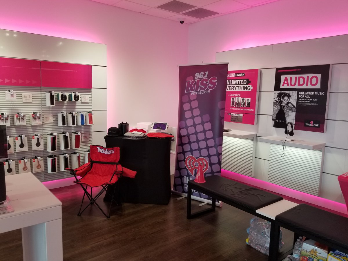 waldo143's tweet photo. Radio remote at TMobile Route 51.. Come out to celebrate the new store for some fun and giveaways and great deals to switch!! https://t.co/xHlGUeDeJX