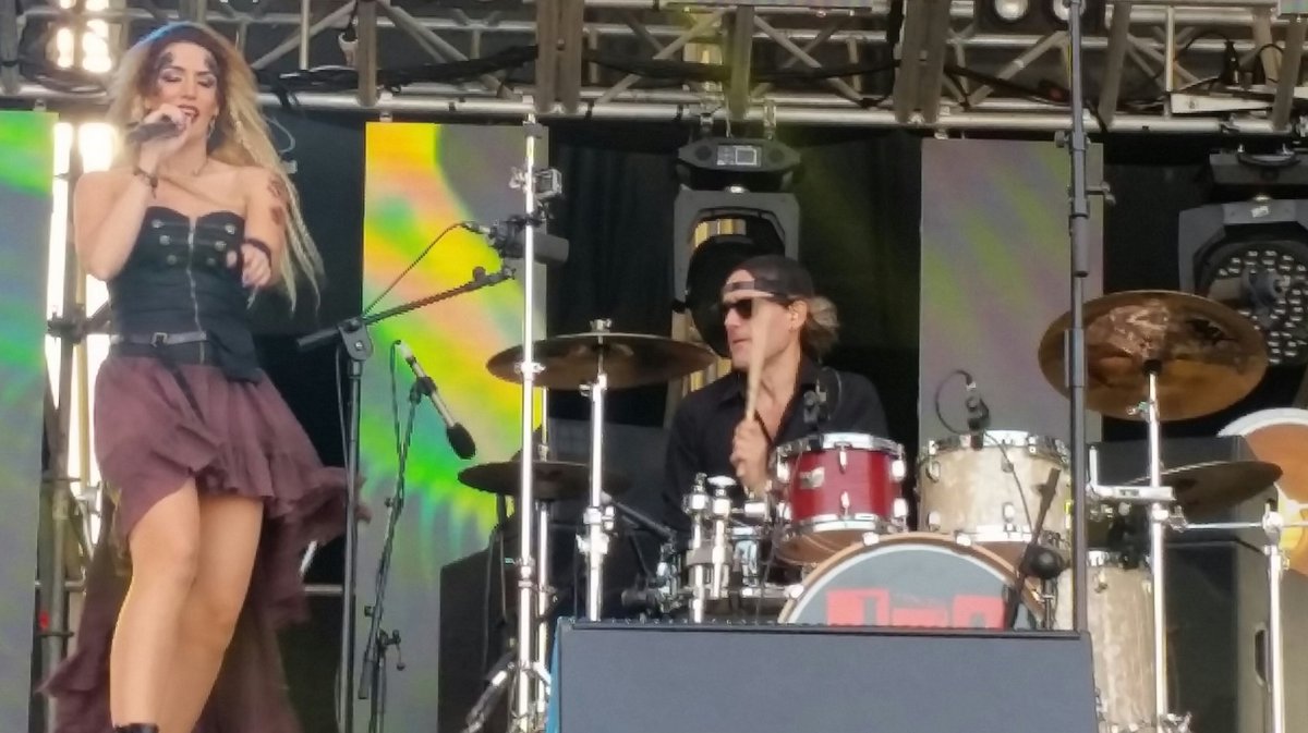 ChronicleDiary's tweet photo. #MTVGibraltarCalling #Angelwings rock the classic stage. https://t.co/pB86DaMXbx