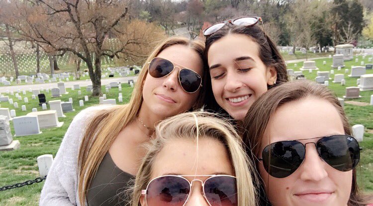 u__MAD_bro's tweet photo. hbd 2 my gym buddy schedule buddy &amp; bestie! thnkful to hav u to dance on counters &amp; laugh w me 24/7💗 hope today is the bestest @erinklemenz https://t.co/NMqHoW47lS