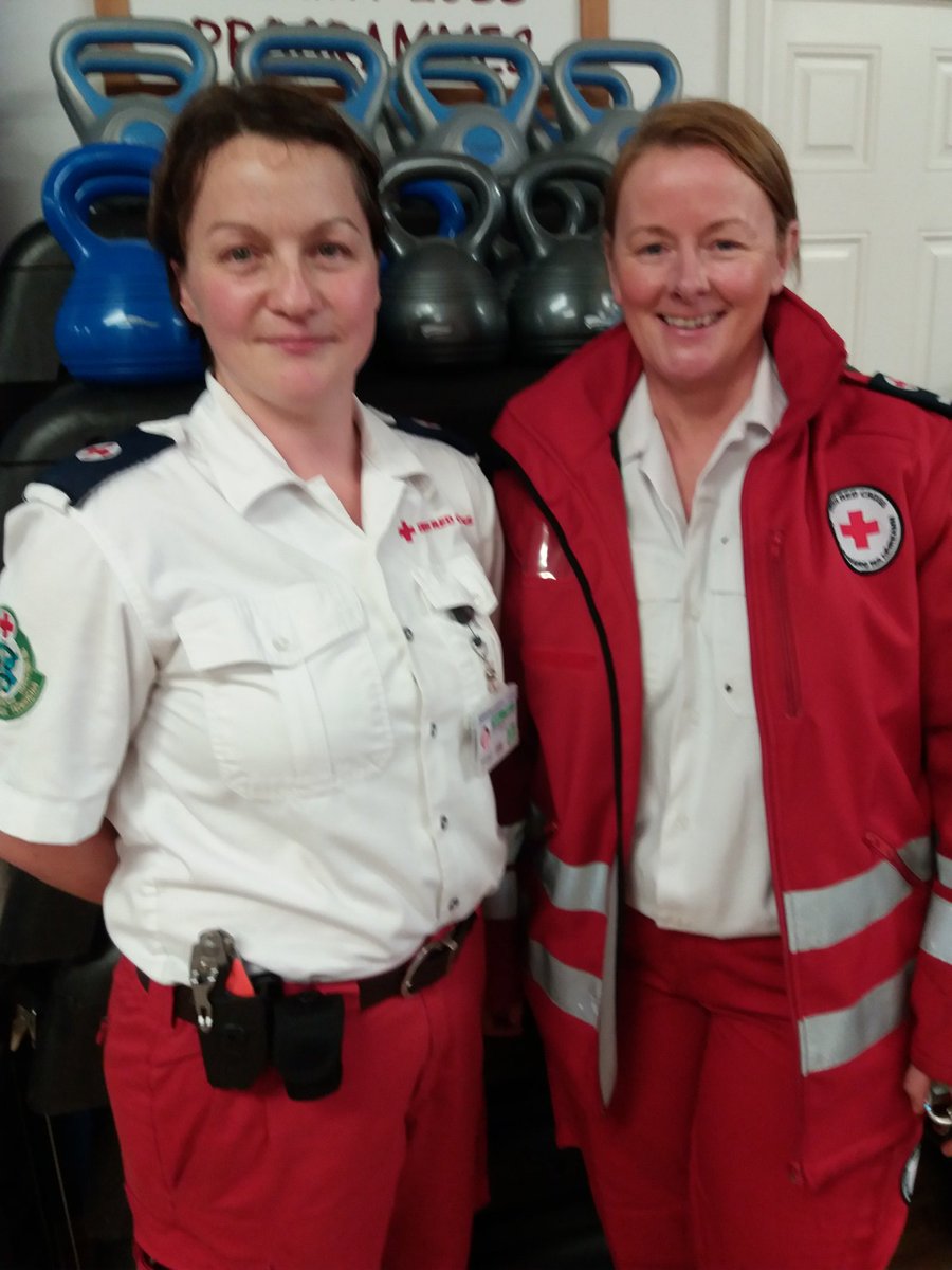 BurnShaveCUMH's tweet photo. Thanks to Dorothy &amp; Fiona @irishredcross who provided medical cover at our #BurnShaveCUMH fundraiser @SpinfittBandon https://t.co/VYIIgMugON