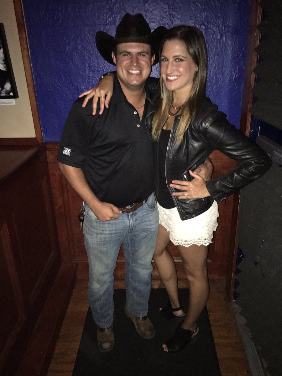 CountryRoundUp_'s tweet photo. Great time last night at @maxwellsnj ! @octoberrosectry @spinnmusic &amp; Carolyn Miller KILLED it 🤠👍🏻🎸! #JerseyCountry #SupportLocalMusic https://t.co/wuJssTmW4Y