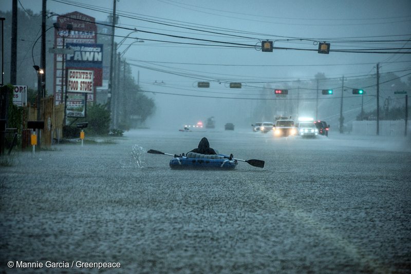 Greenpeace's tweet photo. #HurricaneHarvey is a reminder of the cost we pay for climate denial and inaction.
https://t.co/IZ4Re8pzth https://t.co/ybZo24JVaw