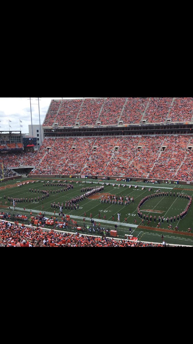 pocialdigital's tweet photo. Clemson's band trolls Ohio State with 31-0 halftime script 😂#Clemson  #OhioState #ALLIN #GameDay https://t.co/jFFrWWhnQm