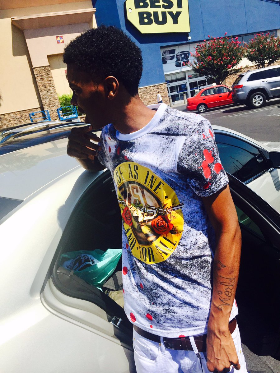 GAGEUNDA's tweet photo. Lil Bro Got His Issue #DMR #DoingMeRegardless https://t.co/GDZIFUUikl