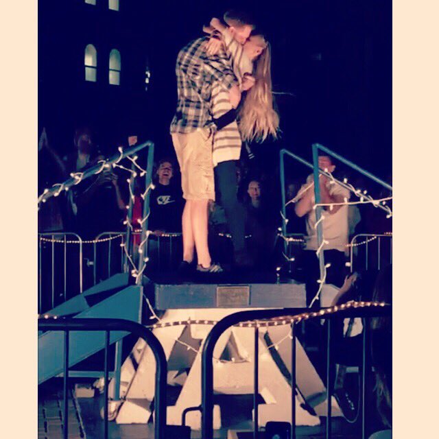 PaigeSarah82's tweet photo. best day ever‼️🎉😘💍❤ https://t.co/Q91u1JENoe