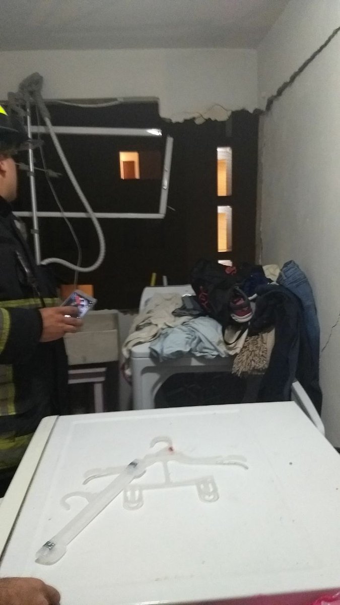 LaMarys's tweet photo. como cuando te explota el boiler de tu casa, ahora si que gracias que no hubo heridos ni muertos verdad @duz8 cc @BoschMexico den respuesta https://t.co/ZtVYVymXck