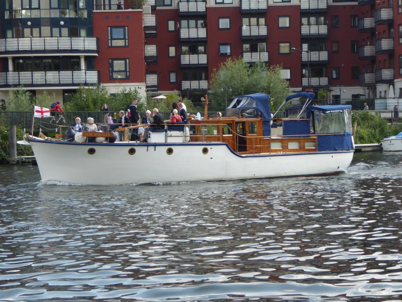 Great to have a ringside seat at #KingstonUponThames when the stunning #Dunkirk #Littleships cruised past today @Dunkirk_Ships