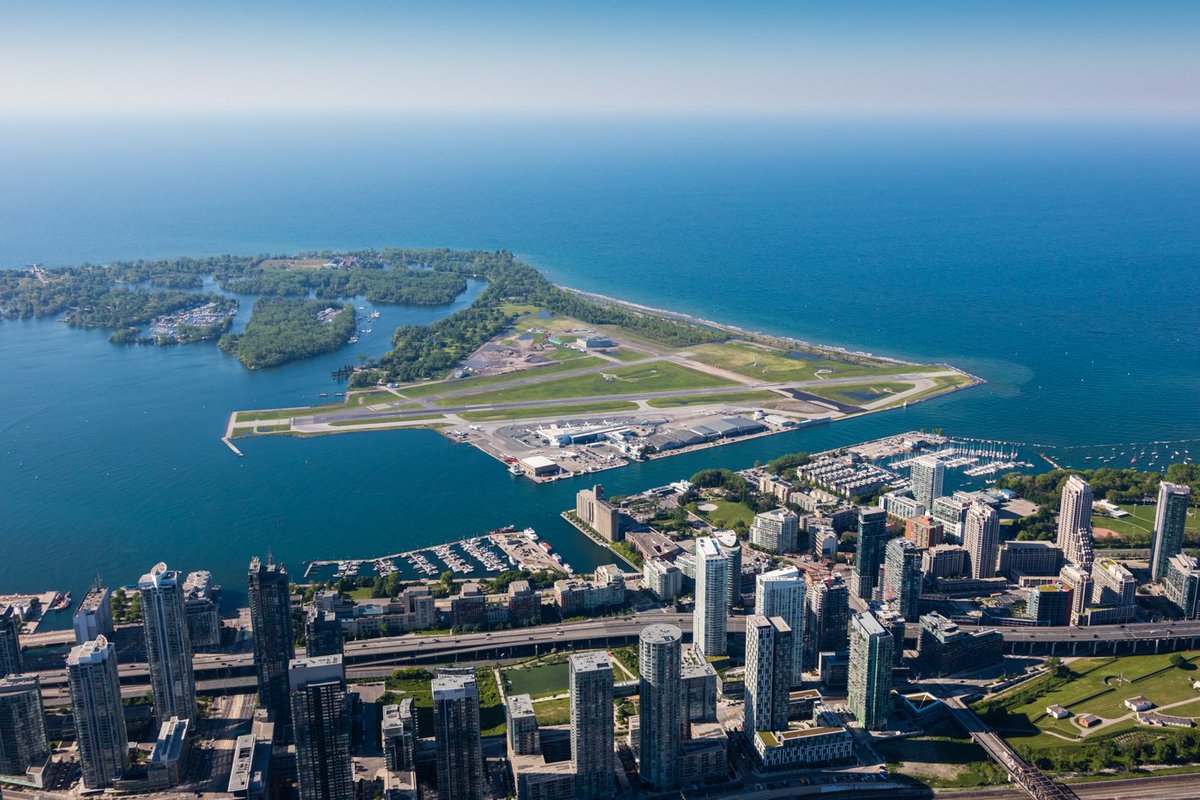 PeakAerial's tweet photo. Great view of Billy Bishop airport during our recent flight in #Toronto.  #BillyBishopAirport @PortsToronto #YTZ @porterairlines https://t.co/ZudDZF4tK7