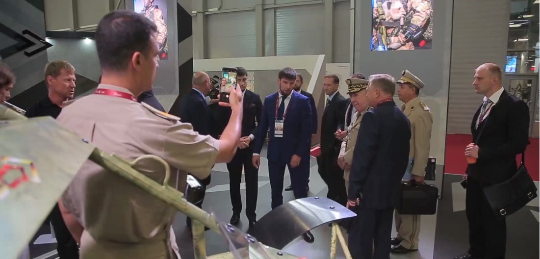 Aln54Dz's tweet photo. ANP/Algerian delegation army for the #Army2017 at Moscow, https://t.co/cWwgULe18I
