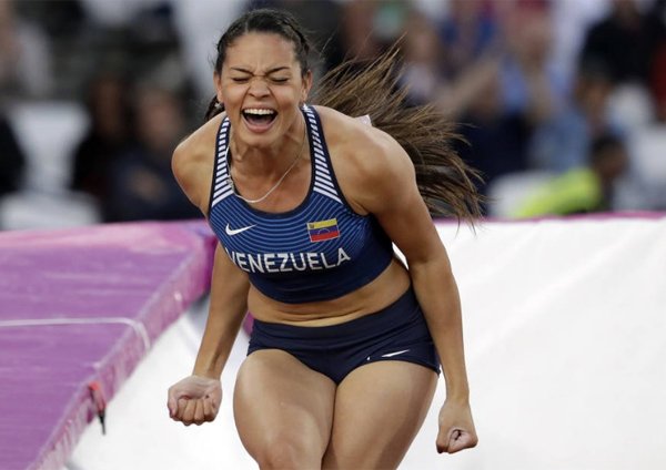 RedOneIberia's tweet photo. ¡Belleza criolla! Con esta sonrisa, Robeilys Peinado se roba los corazones | https://t.co/3kCK6sKeIv https://t.co/90Wf9BHxqS https://t.co/jaicW22qKj