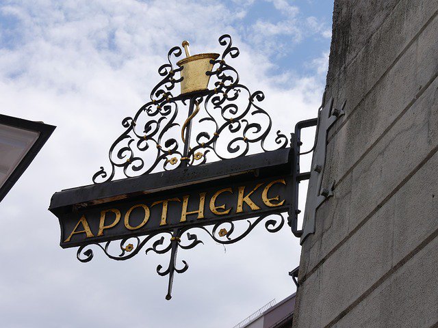 holmes1_neil's tweet photo. Photo By JacquesTiberi | Pixabay 
 #apotheke #pharmacy #teaches #educationforall #educationmatters #educationisthekey #educationispower https://t.co/s7ZShN7BgQ