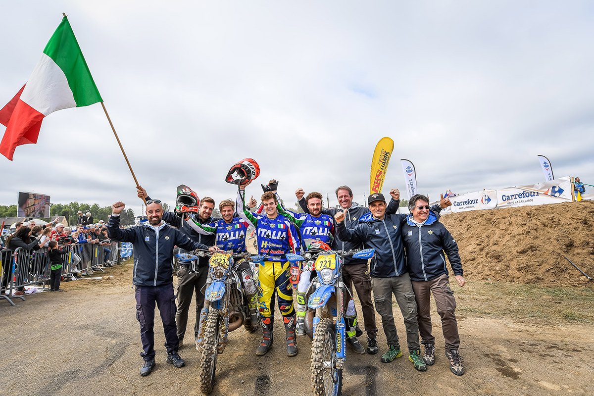 federmoto's tweet photo. La #Magliazzurra #Junior sfiora la vittoria alla @FIMISDE. Il #MotoClub Italia conquista il successo! -> https://t.co/Q5yNosykZN https://t.co/GenIaQaiRk