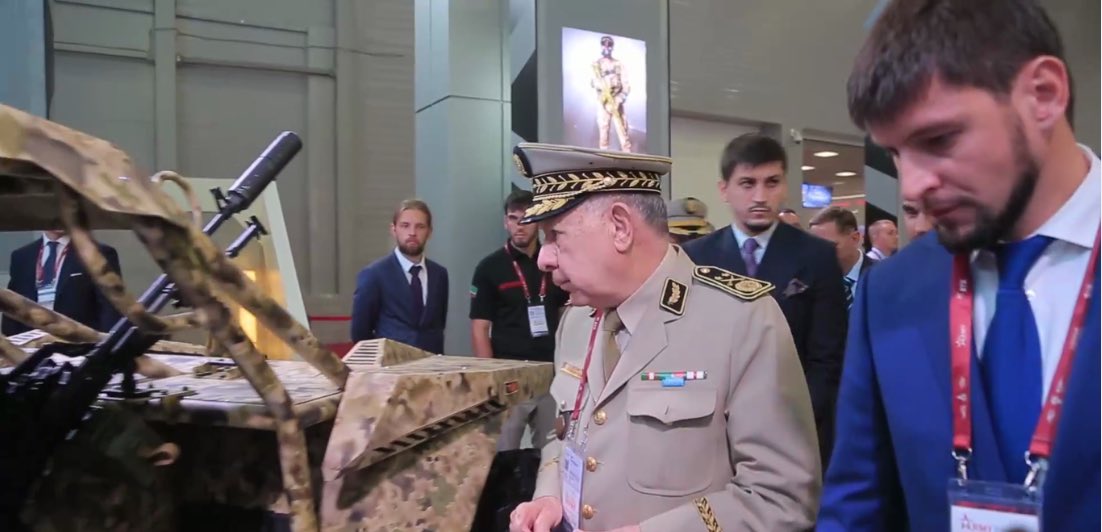 Aln54Dz's tweet photo. ANP/Algerian delegation army for the #Army2017 at Moscow. https://t.co/GZhOa46JHQ