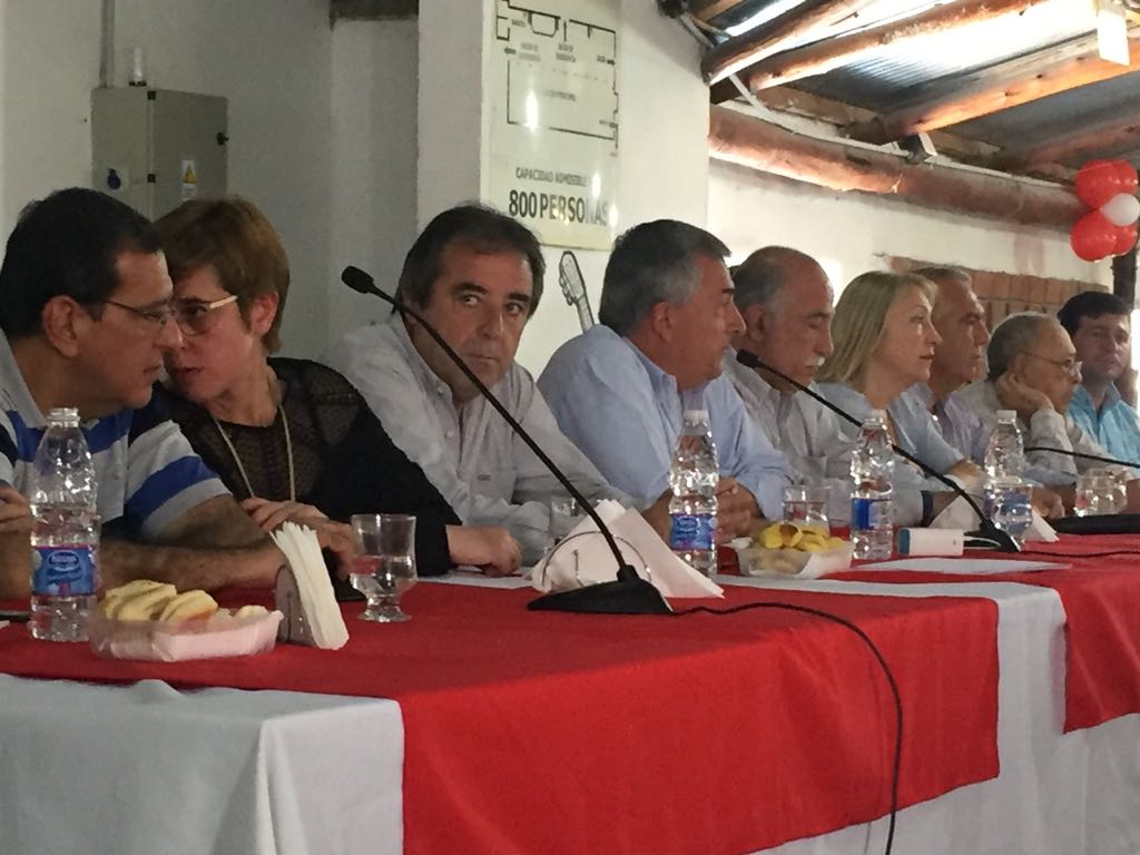 mabyburgos's tweet photo. De cara a las #Elecciones2017 estamos participando del Plenario de dirigentes de la #UCR. #VamosQGanamos https://t.co/9tbIdUAiuh