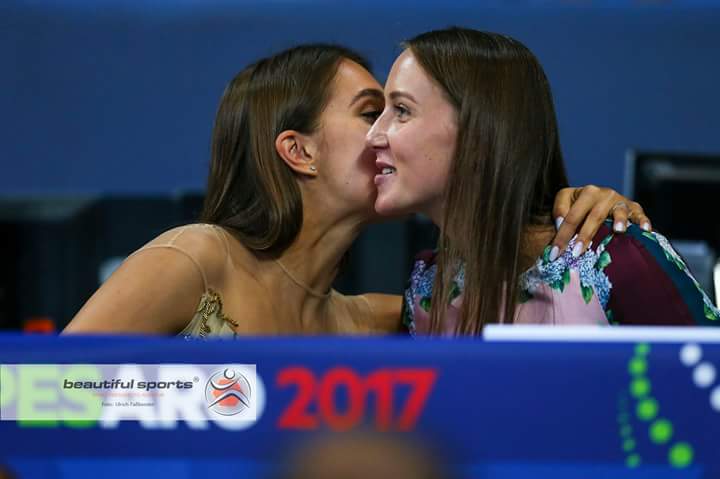 Ritmica10's tweet photo. Mamun y Rizatdinova en #Pesaro2017 https://t.co/HdxRm5ZJOG